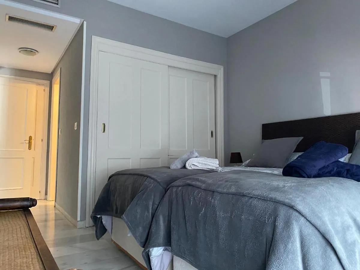 Apartamento Urbanizacion Jardines del Puerto Marbella España