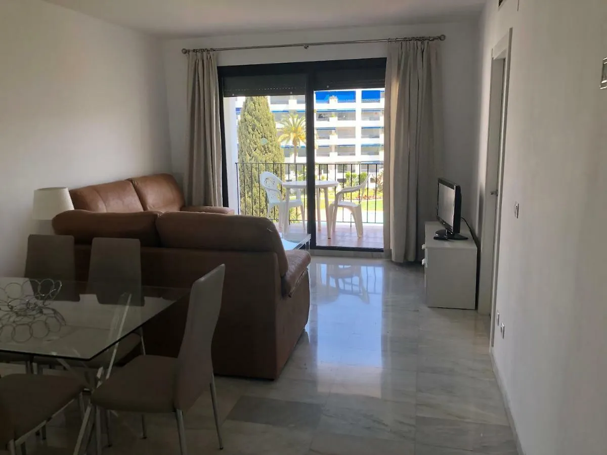 Apartamento Urbanizacion Jardines del Puerto Marbella